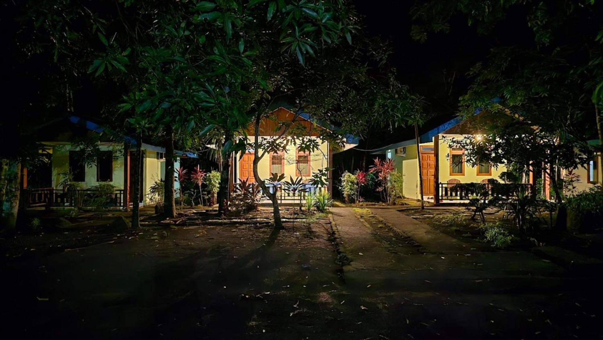 Tangkoko Macaca Hotel Rinondoran ภายนอก รูปภาพ